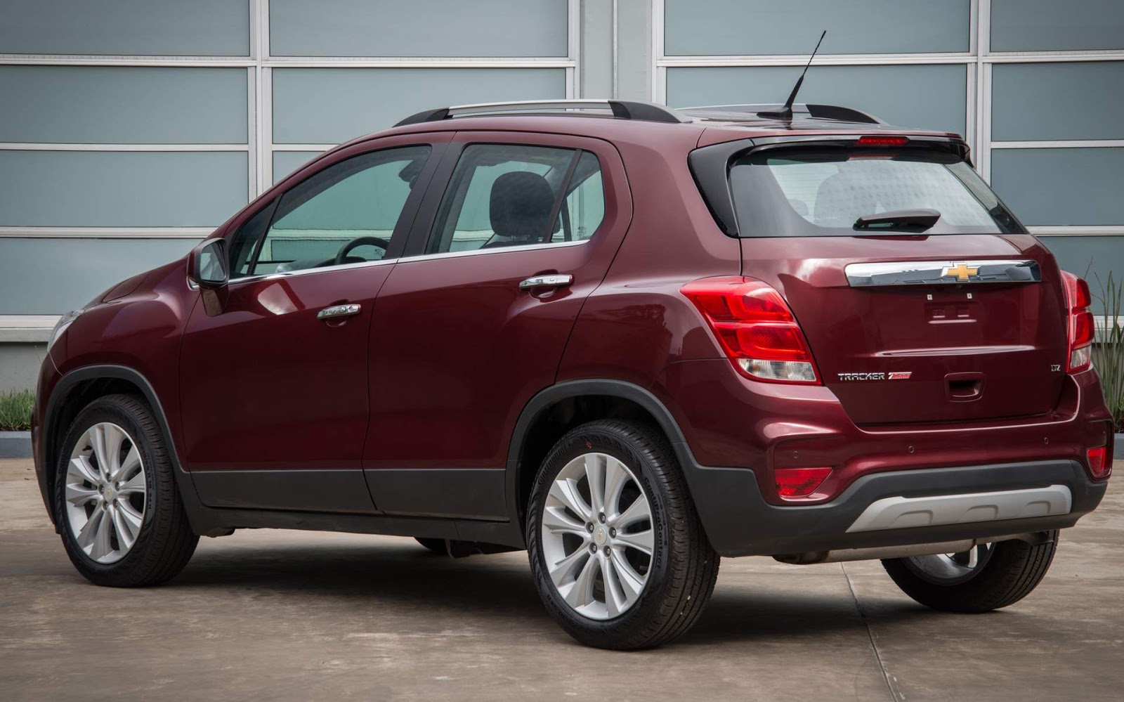 Novo Chevrolet Tracker 2017 vídeo, detalhes e consumo