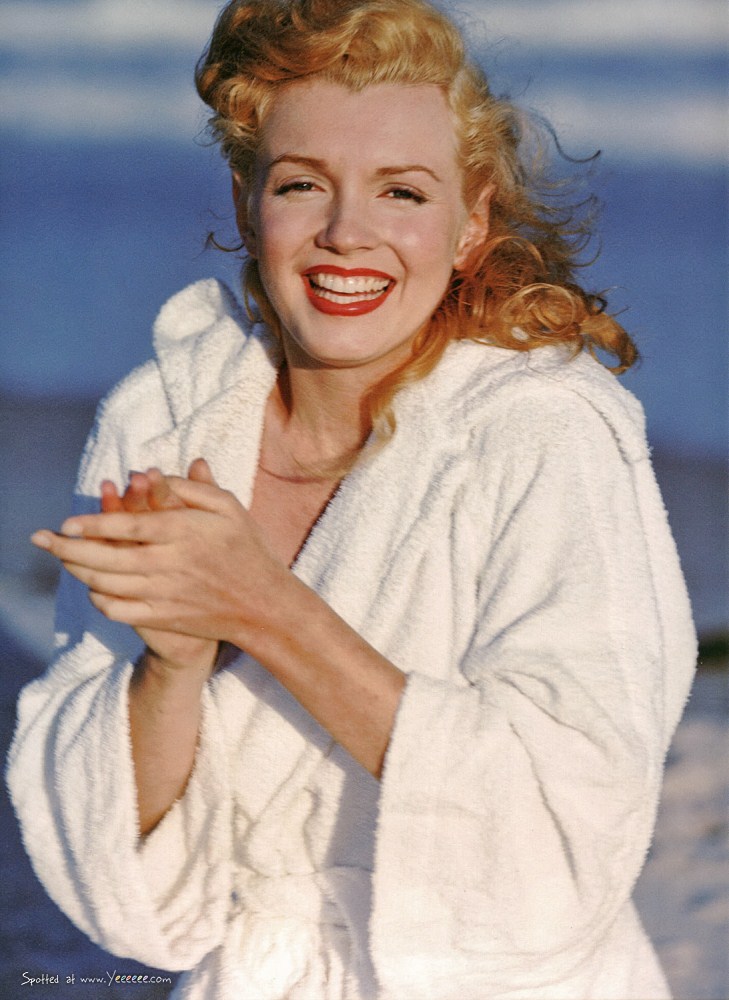Marilyn Monroe at Tobay Beach, Long Island in the Summer of 1949 ...