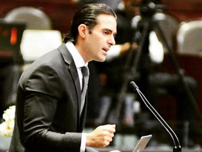 Ernesto D’Alessio resbala... confunde heterofilia con halterofilia