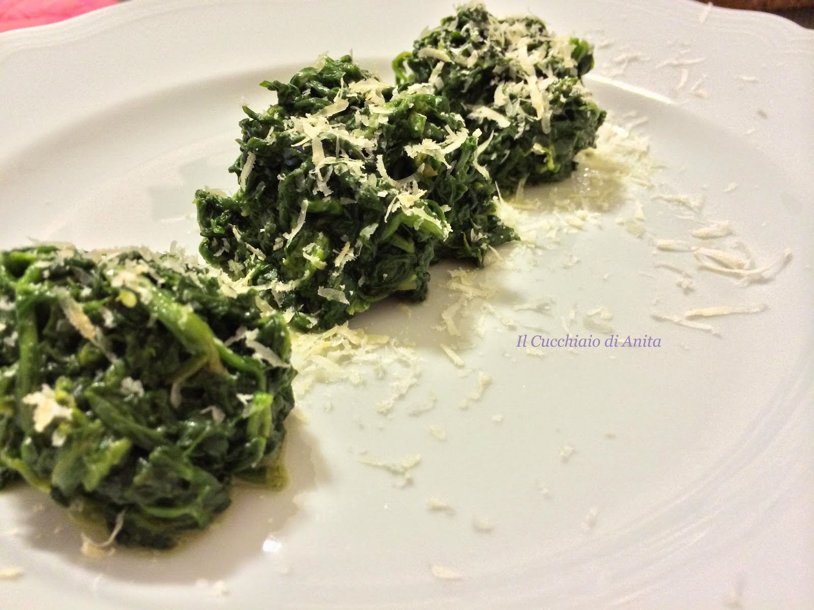 spinaci al vapore al formaggio di fossa