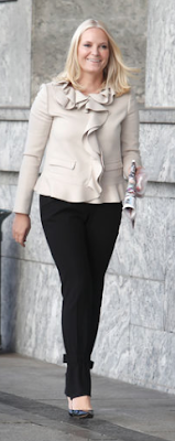 Veste Prada / escarpins Gianvito Rossi