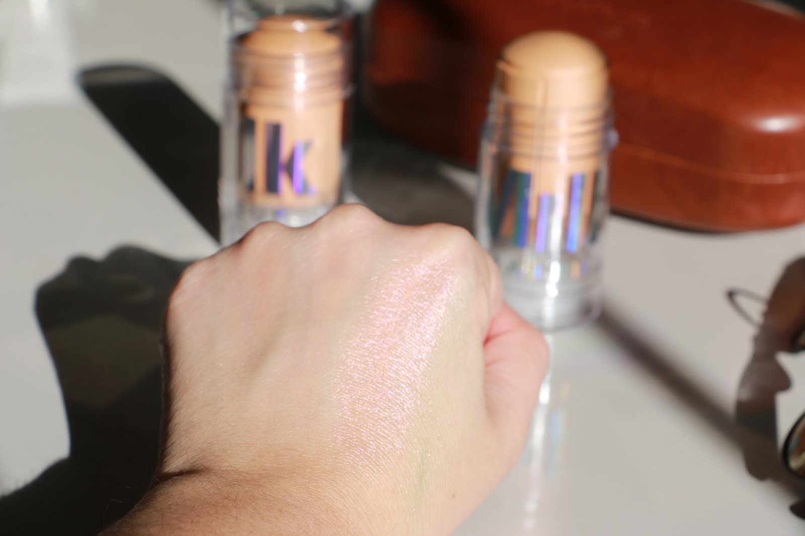 Milk-Makeup-MARS-Holographic-Stick-Highlighter-Illesteva-Sunglasses-Vivi-Brizuela-PinkOrchidMakeup