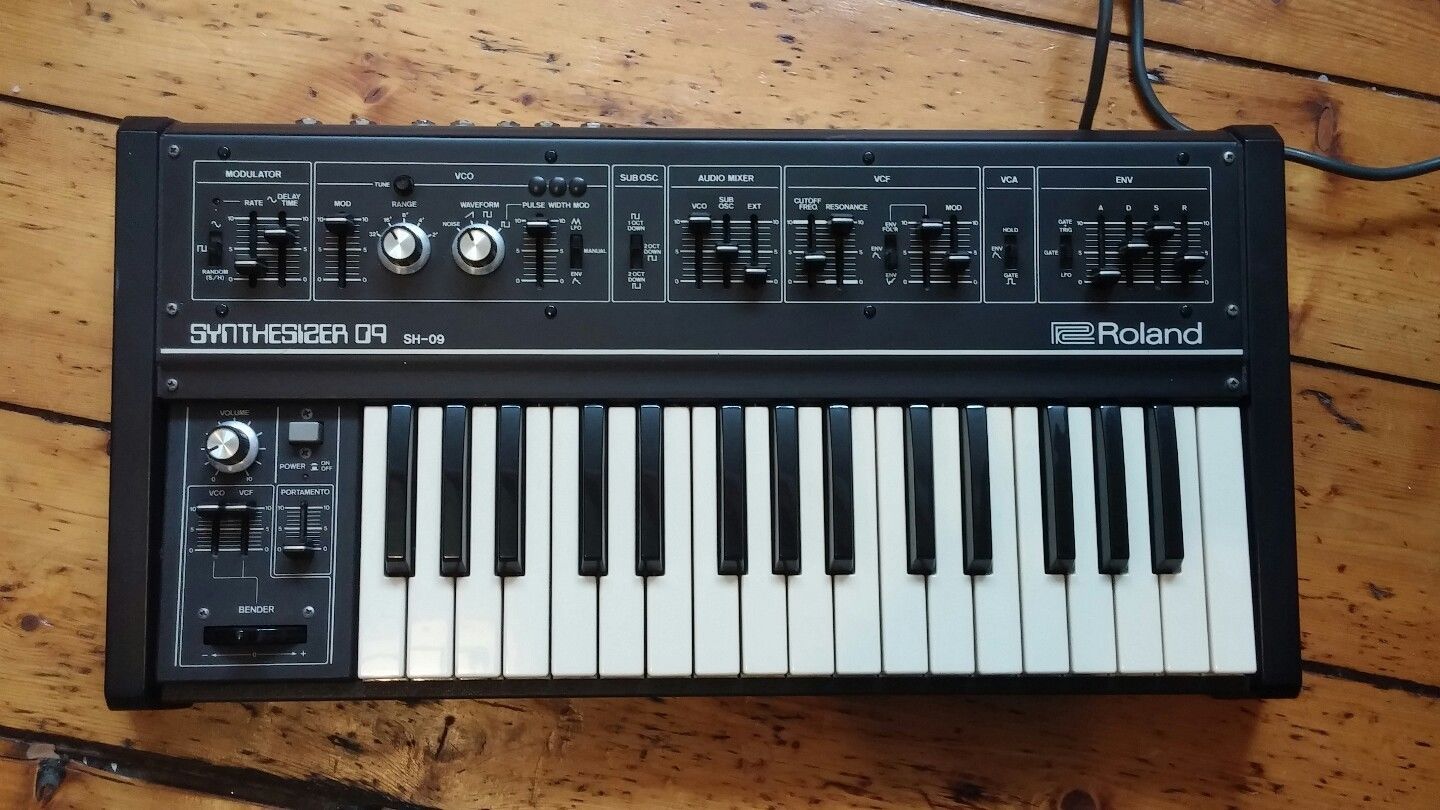 MATRIXSYNTH Roland SH09 Vintage Analogue Synth w/ Hard Case