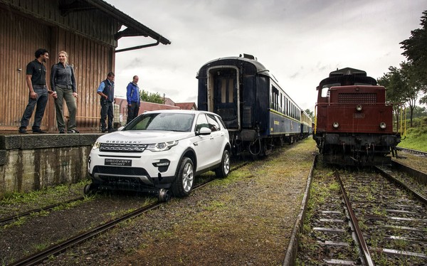 Nyata Atau Tipuan ?? Mobil Range Rover Sport Ini Mampu Tarik 3 Gerbong Kereta Degan Berat 108 TON