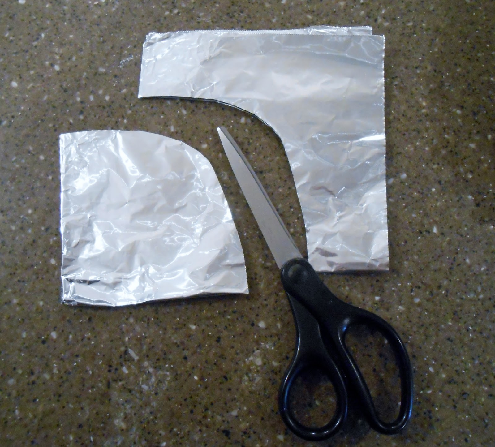 Snippets 'N Stuff Tip to Prevent Pie Crust Edges from Burning and Bonus Turkey Pie Recipe