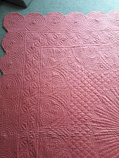 Welsh Quilts: Pink Welsh Quilt with Scalloped Edge