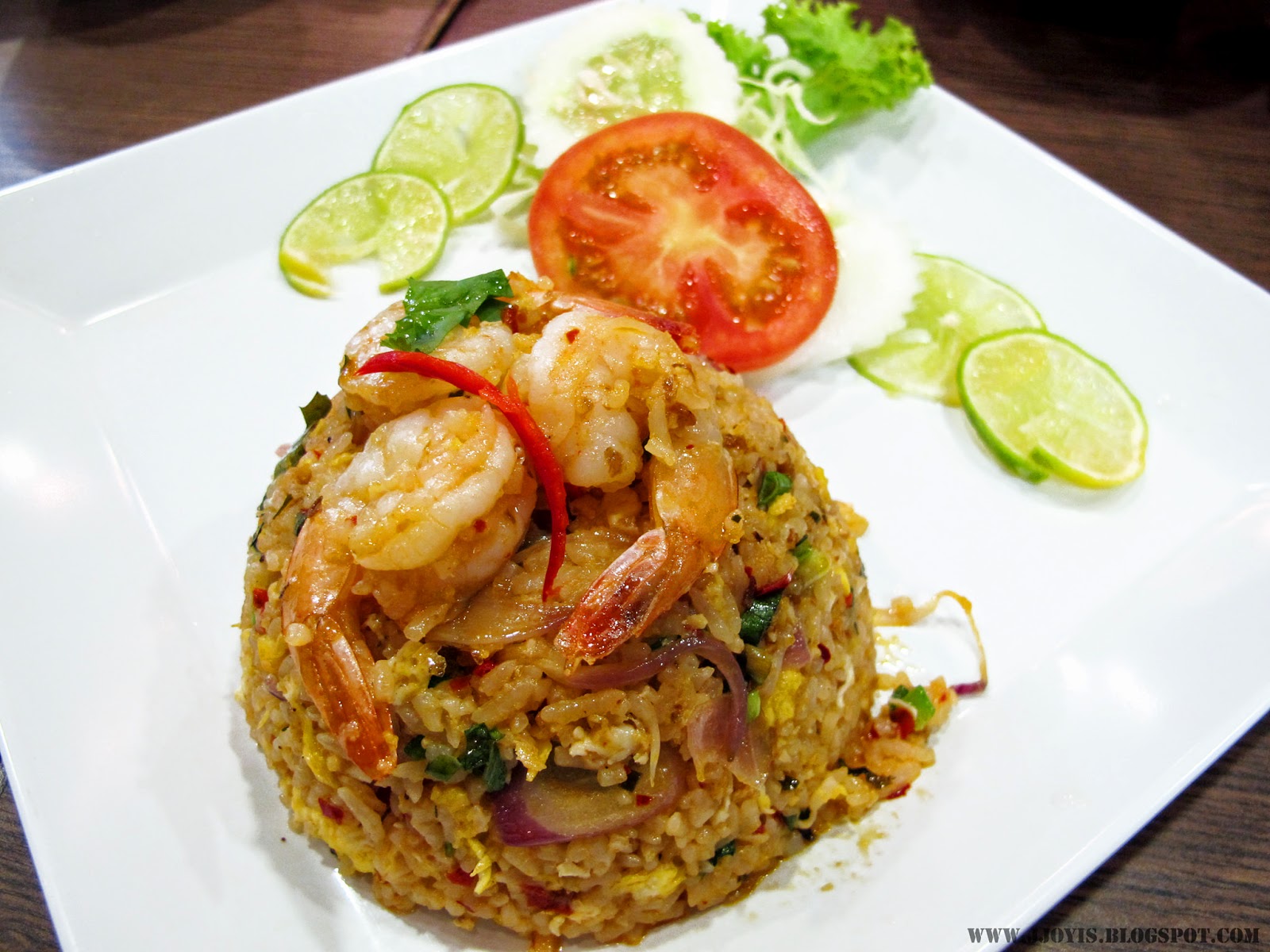 thai boat noodle tom yum fried rice