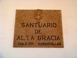 UNA FALSA CRIPTA Y UNA MUÑECA QUE NO LO ERA