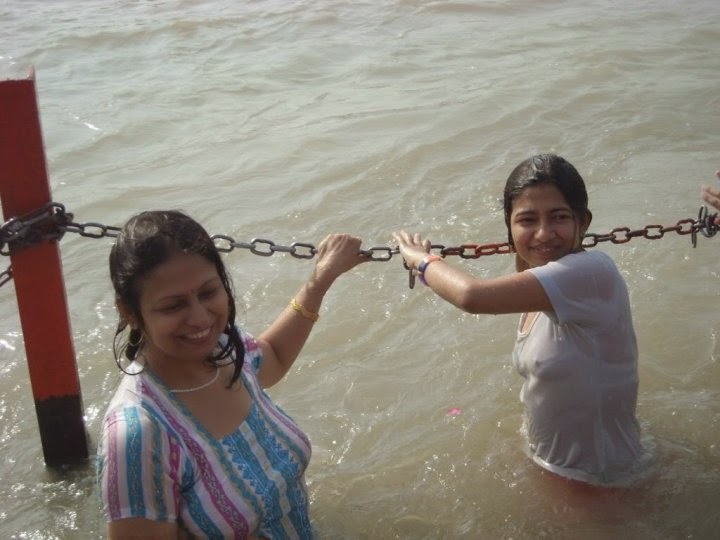 Beautiful Desi Sexy Girls Hot Videos Cute Pretty Photos Indian Desi Hindu Girls Bathing Ganga