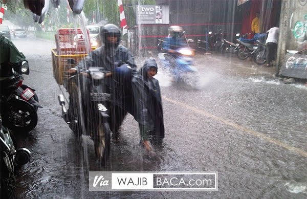 Jangan Pernah Menyalahkan Hujan Jika Suatu Hal yang Awalnya Normal Menjadi ... Jangan Pernah Menyalahkan Hujan Jika Suatu Hal yang Awalnya Normal Menjadi ...
