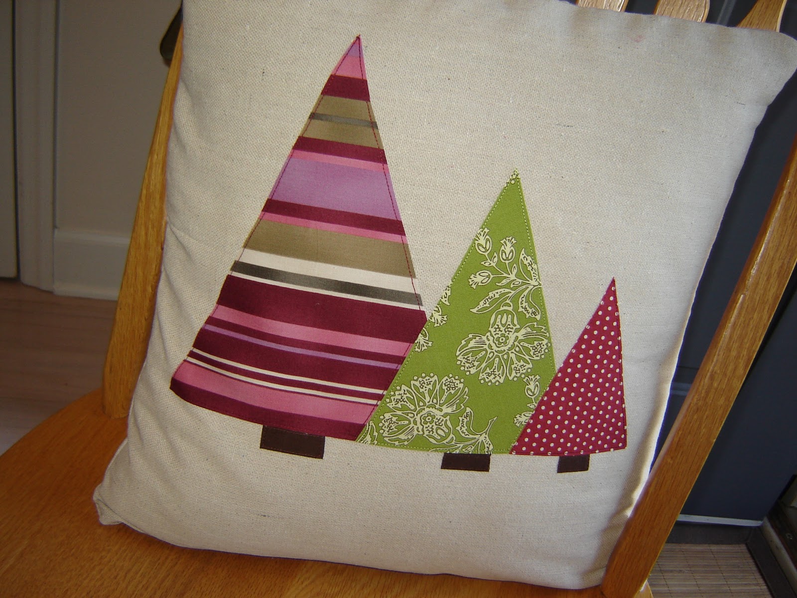 The Pretty Life christmas crafts pillow slipcovers