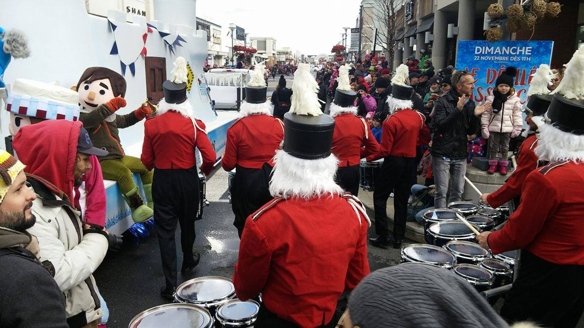 Le Pere Noel Est Arrive Et La Guerre Des Tuques Est Debarquee Au Quartier Dix30 Etre Radieuse Par Josianne Brousseau Etre Radieuse