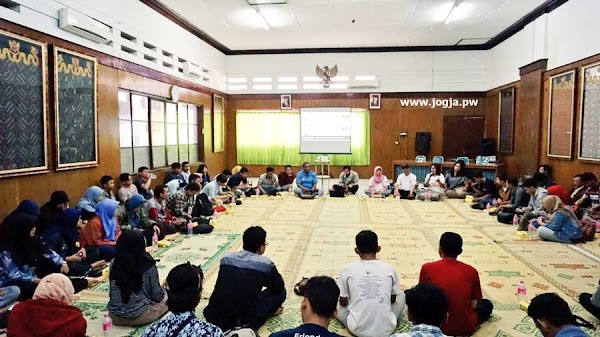 Di Sela Kopdar, GenPi Jogja Menggelar Doa Bersama Atas Tragedi Bom Surabaya Di Sela Kopdar, GenPi Jogja Menggelar Doa Bersama Atas Tragedi Bom Surabaya