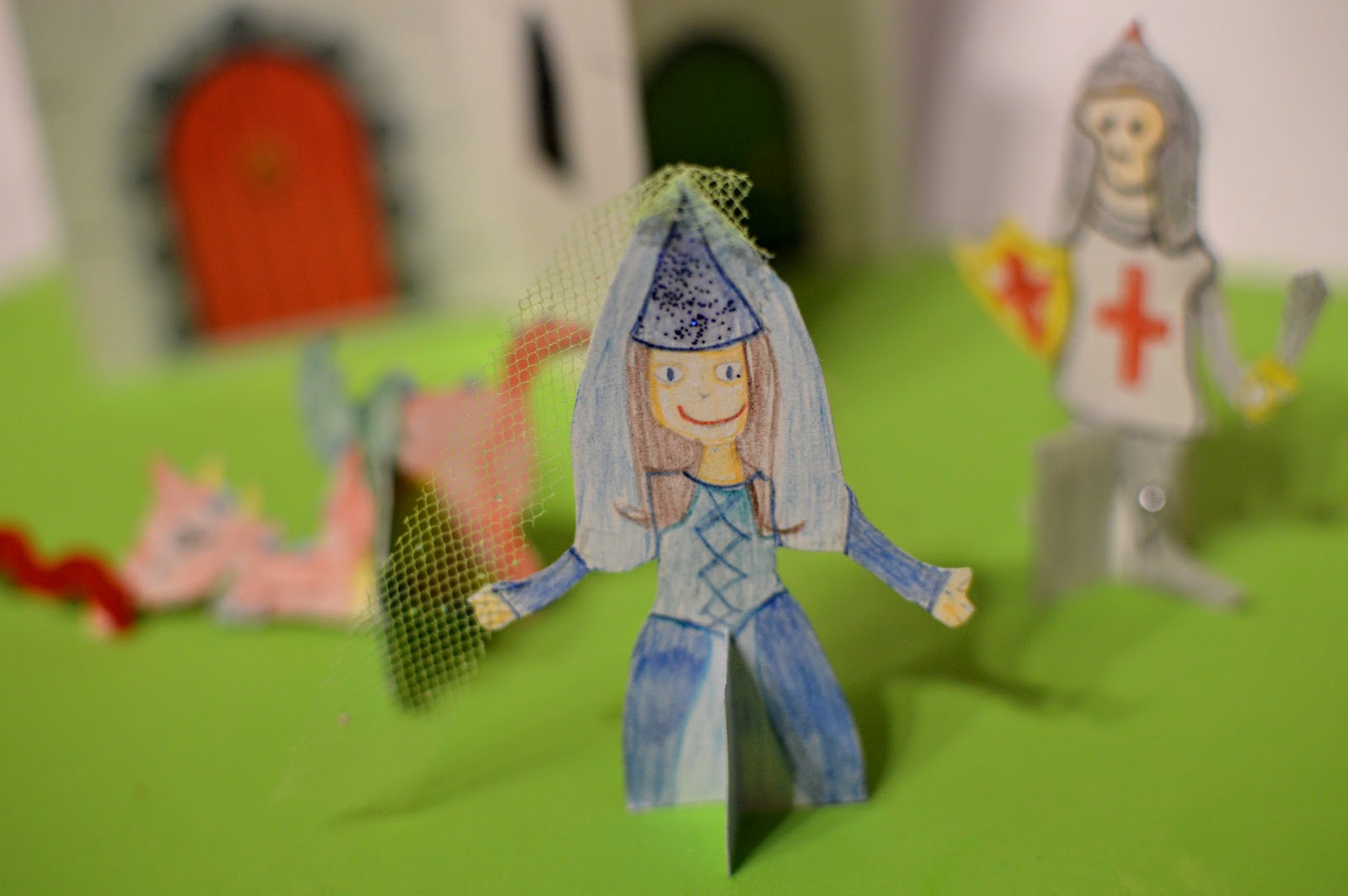 , Craft:  Make a Card Castle Play Scene with Dragon, Knight and Princess