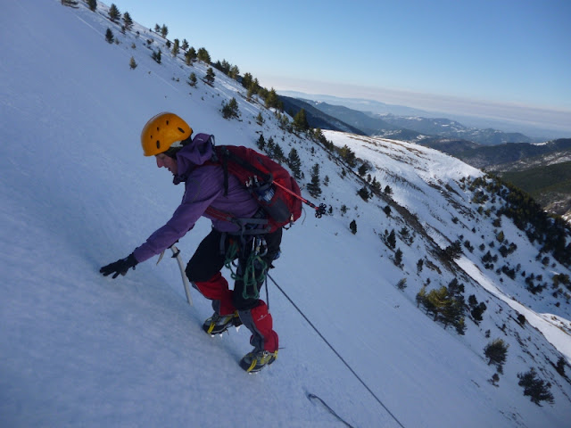 Practicas de rapel en el descenso