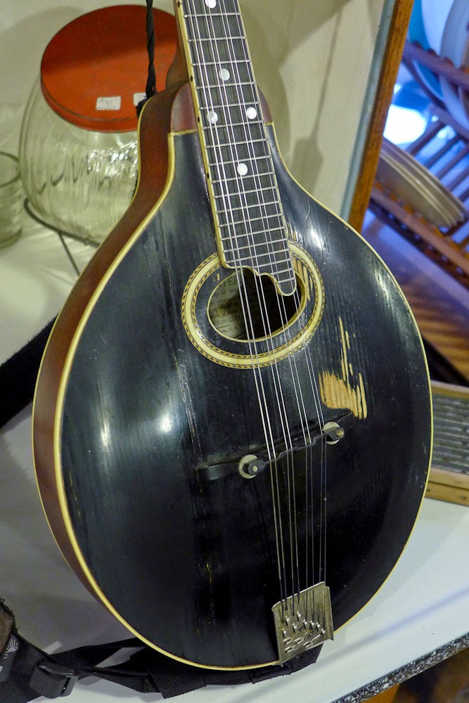 1913 Gibson A4 Carvedtop Mandolin