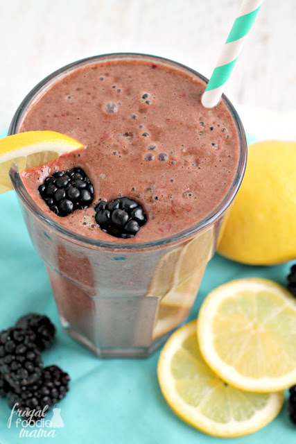 Juicy blackberries & freshly squeezed lemon come together perfectly in this creamy, delicious, & good-for-you Blackberry Lemonade Green Smoothie.