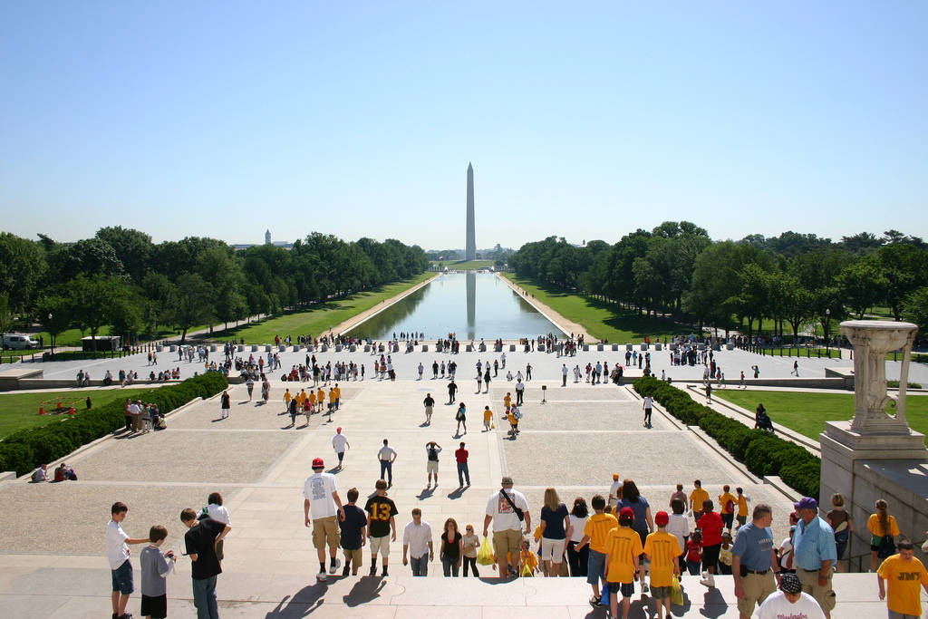TOUR THE WORLD NATIONAL MALL AND MEMORIAL PARK