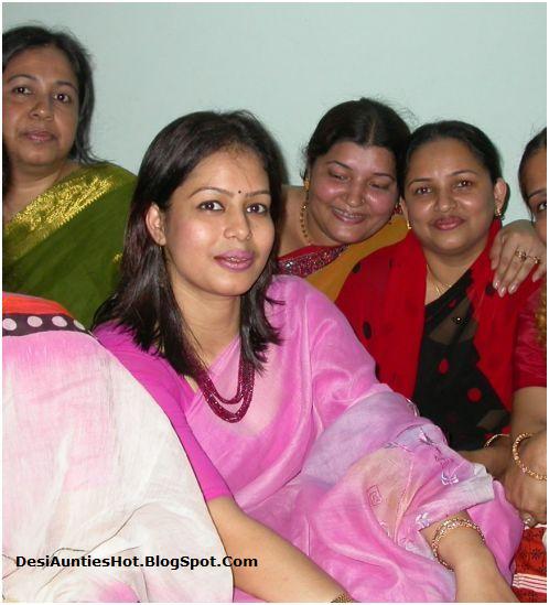 Desi Aunties Hot: Aunties at Reception