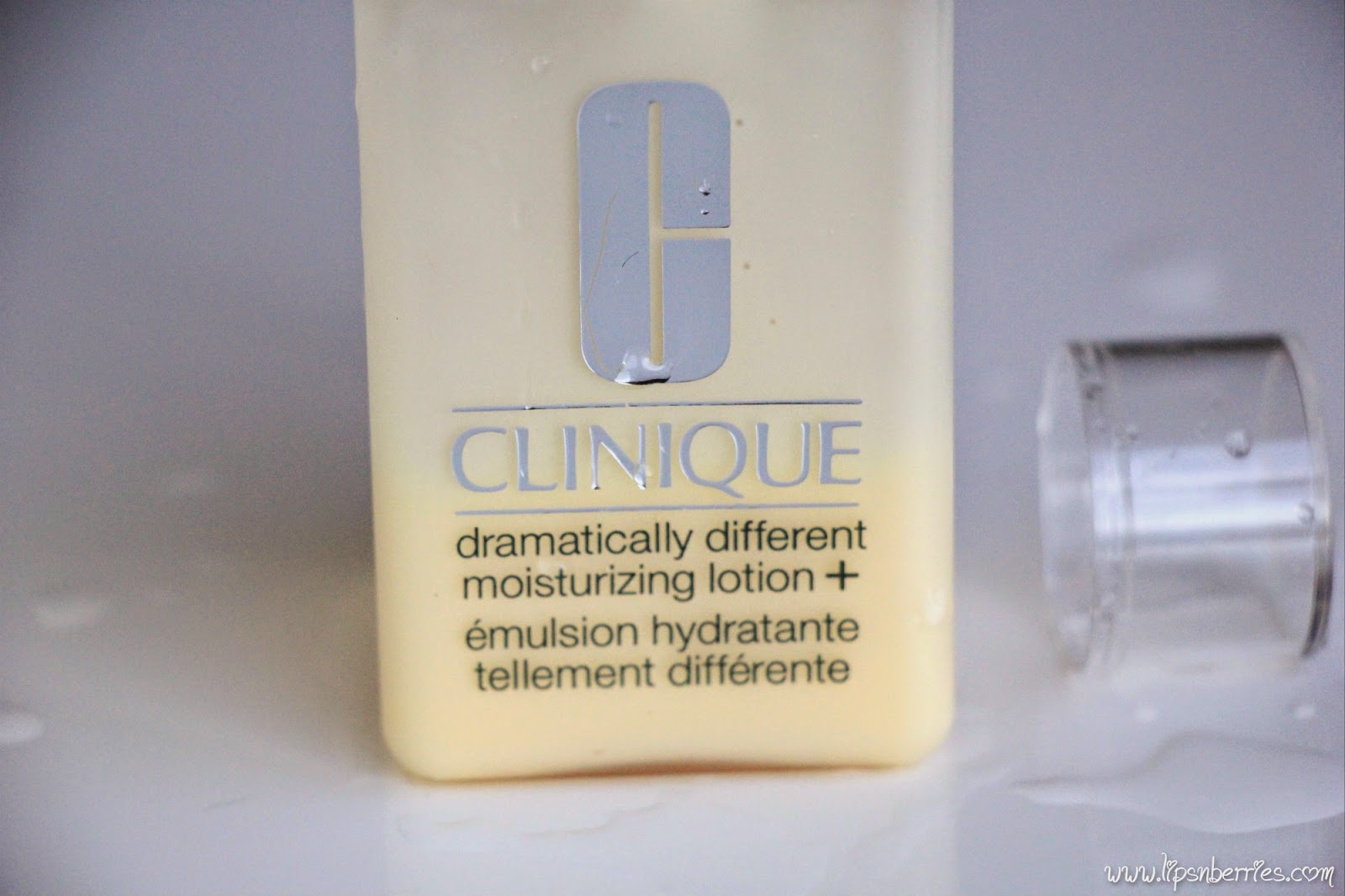 Clinique Dramatically Different Moisturizing Lotion+ Review! LIPS n