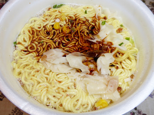 【マルちゃん（東洋水産）】ごつ盛り ワンタン醤油ラーメン 麺90g（当社比）大盛