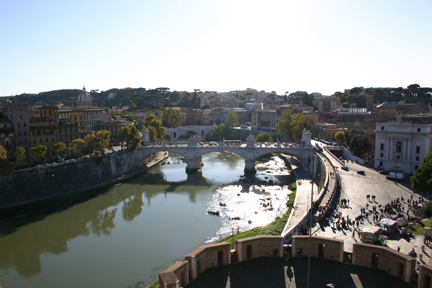 Widok z zamku świętego Anioła na rzekę Tyber