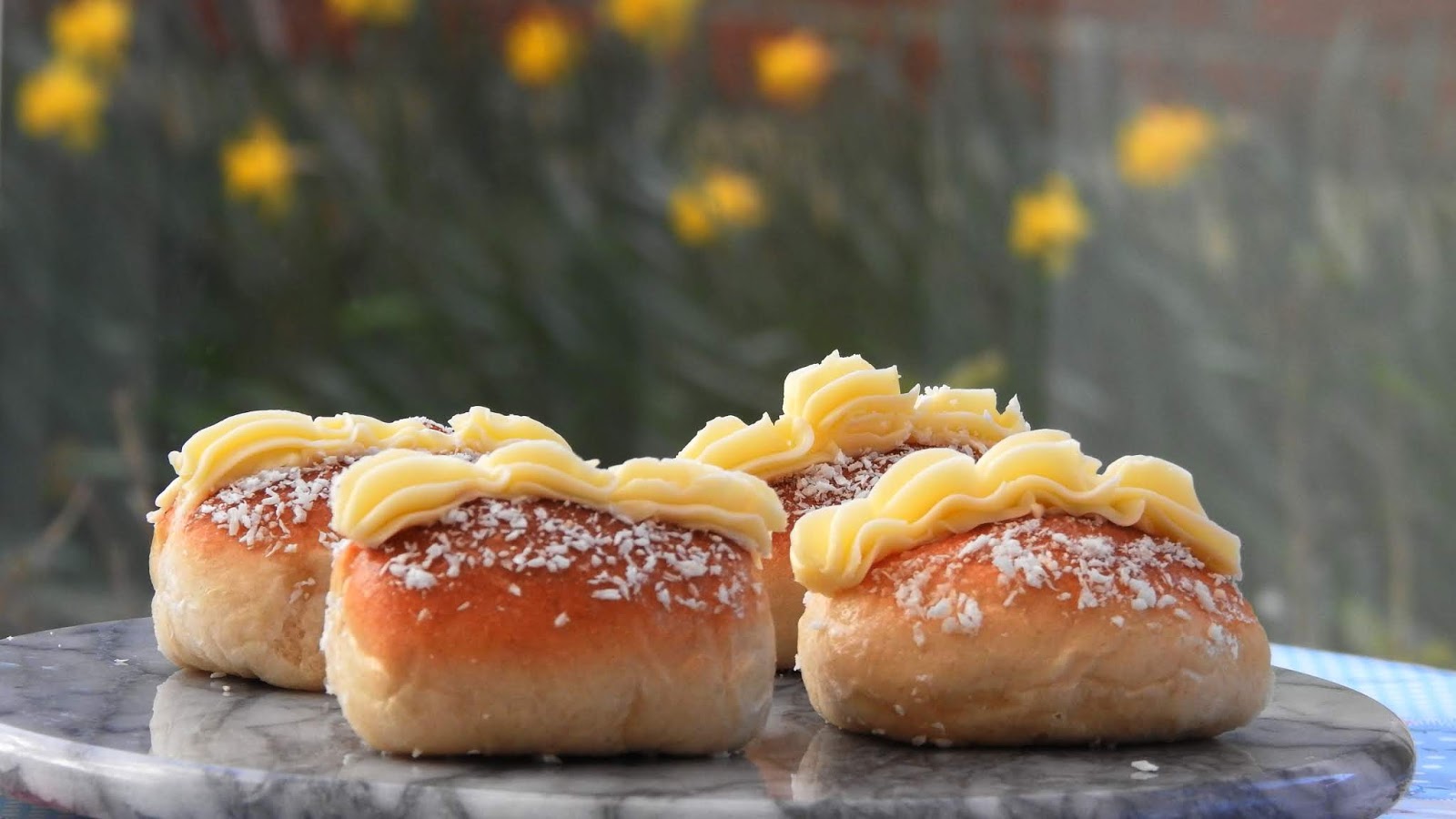 Josephine's Recipes Coconut Cream Buns 椰絲奶油包做法，小時的最愛