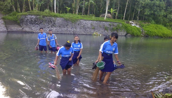 Sekolah Dorong Pembangunan Jembatan Gantung di Jembrana