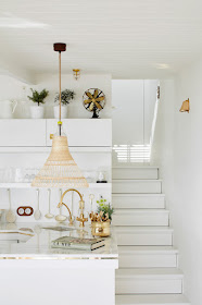 Interior Decoration : A Romantic Seaside Cabin in Shades of White and Gold {Cool Chic Style Fashion}