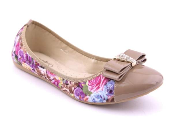 stylish shoes of girls