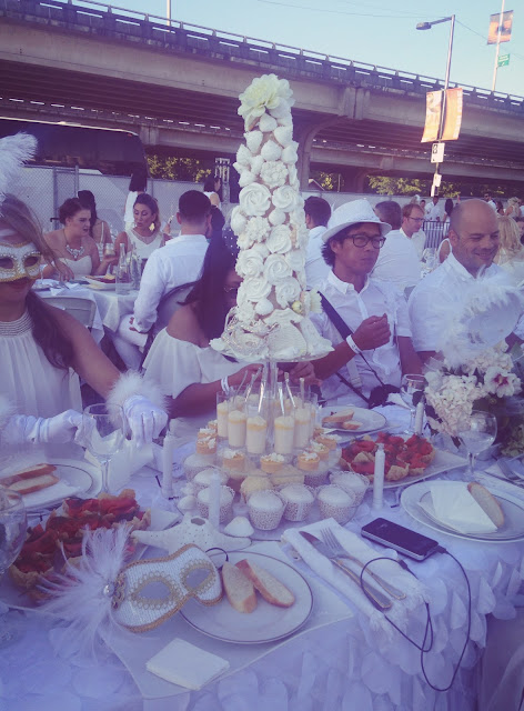 Diner en Blanc Vancouver 2016 at the Concord Pacific