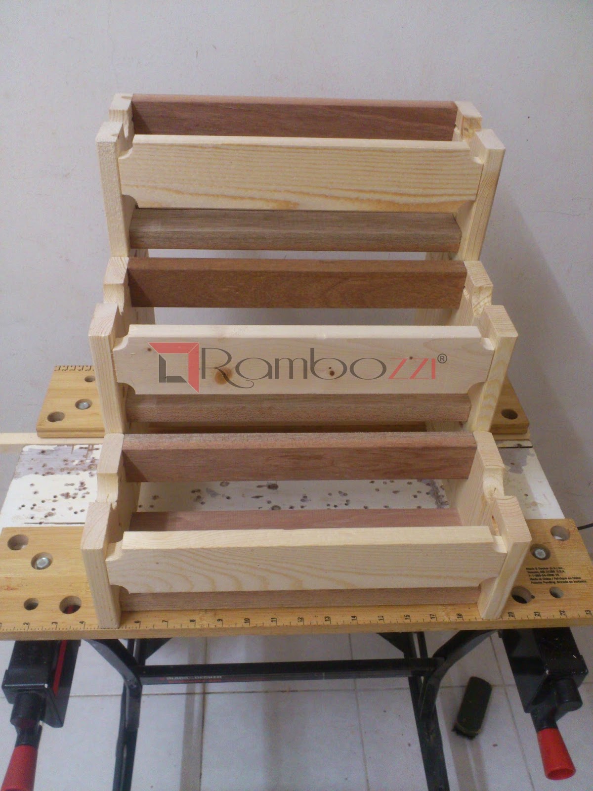 Rak Dapur Jaja Rambozzi Woodworking With Love Ok Siap Proses Pemasangan Rak Dapur Jaja Nie Projek Ini Sangat Ringkas Dan Mudah Hasil Gabungan 2 Jenis Kayu Itu Juga Nampaknya Agak Menarik