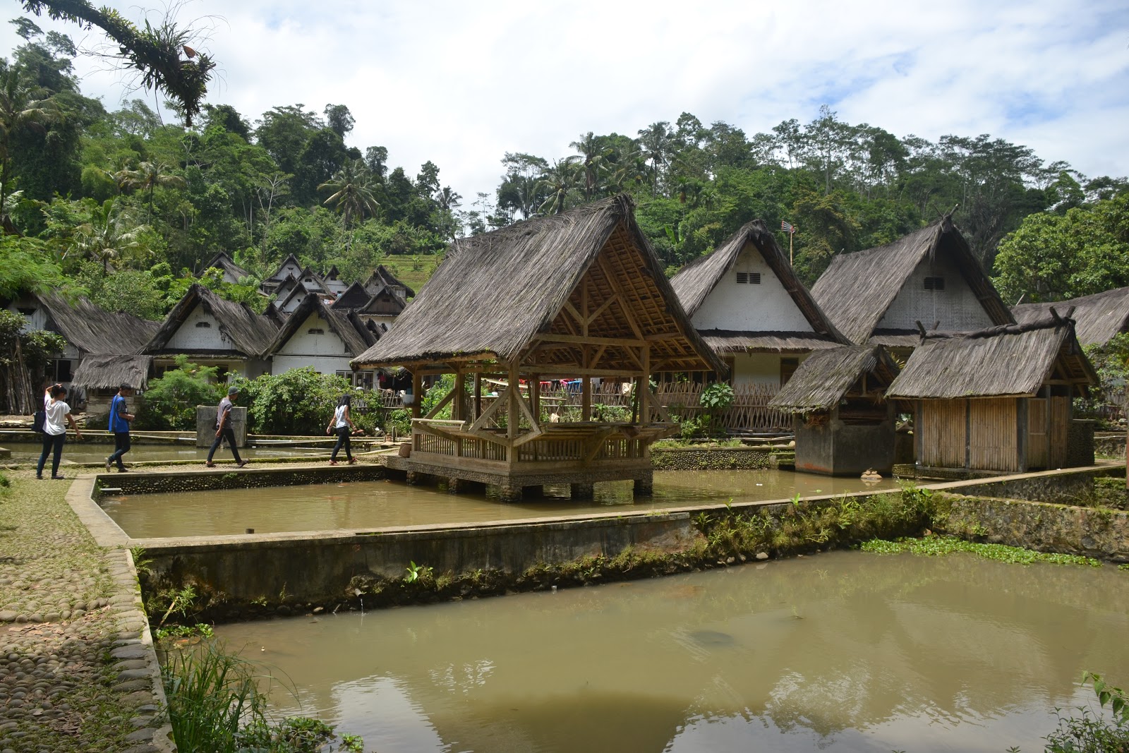 Komunikasi Antarbudaya: Emas di Kampung Naga