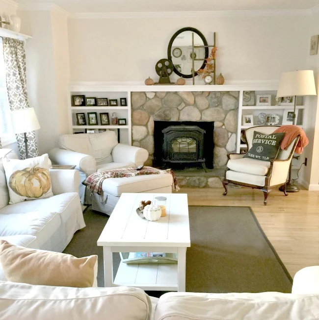 Living room with white furniture and mantel