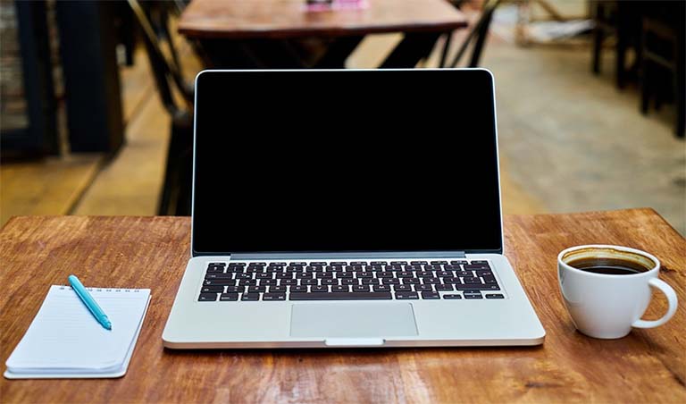 Cara Mudah Membersihkan Layar Laptop Sampai Benar-Benar Kinclong