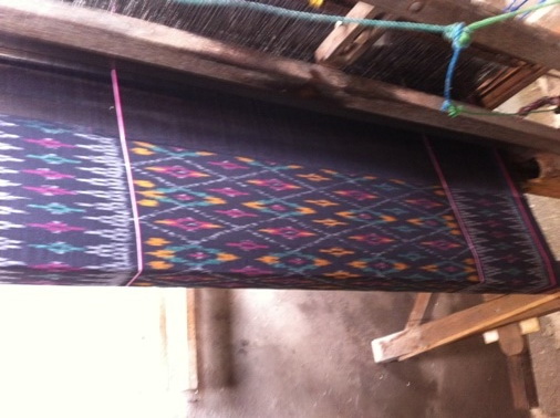 cepuk woven fabric bali , balinese ikat weaving , tenun cepuk bali , kain tenun cepuk nusa penida , motif tenun cepuk 