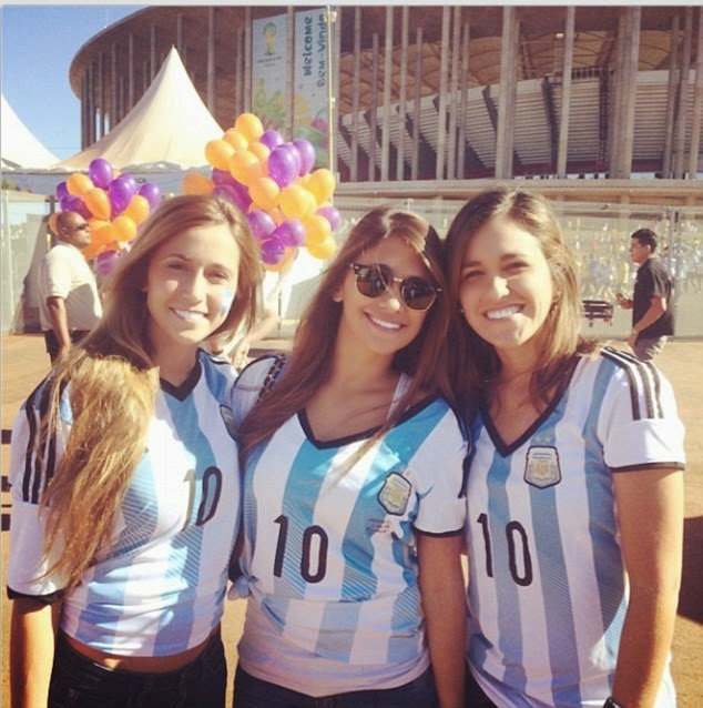Soccer Wives and Girlfriends: Lionel Messi's girlfriend Antonella ...