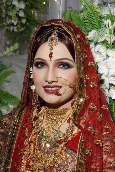 Red Saree Local Dulhan Pictures | Asian Bride