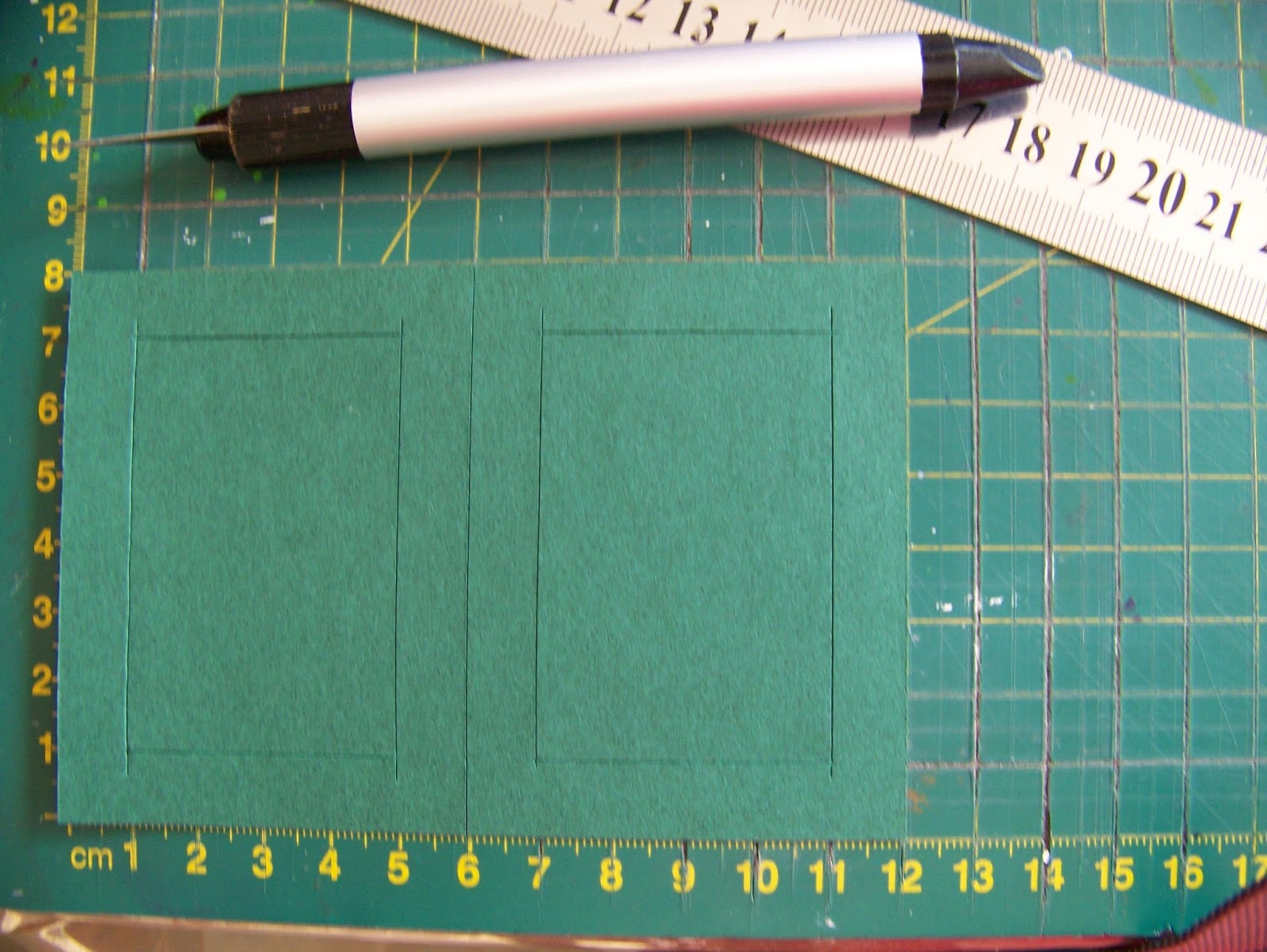 A Pretty Talent Blog: Scrapbooking 4: Tearing Ruler, varying frames ...