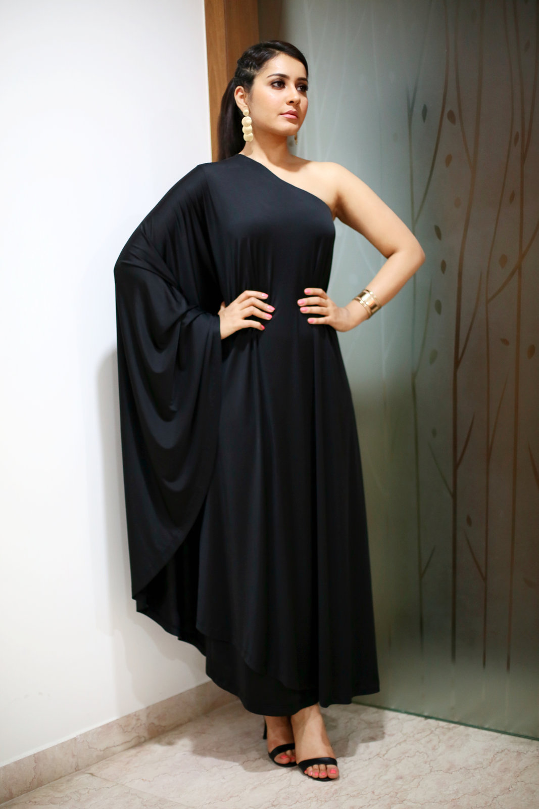 Telugu Actress Rashi Khanna Dazzling In Black Dress - Indian Girls Pice