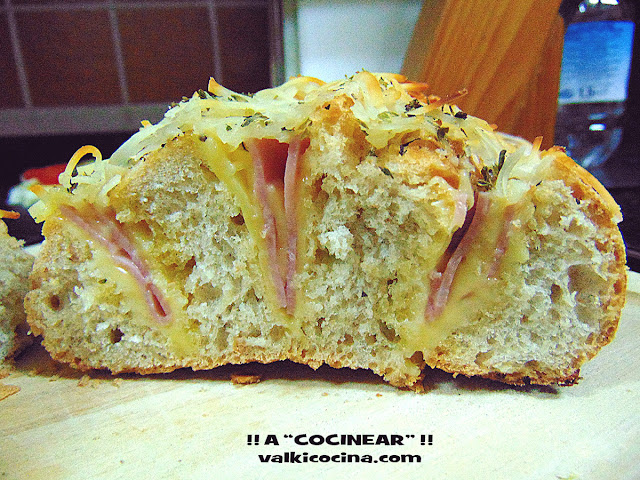 Pan relleno de jamón y queso