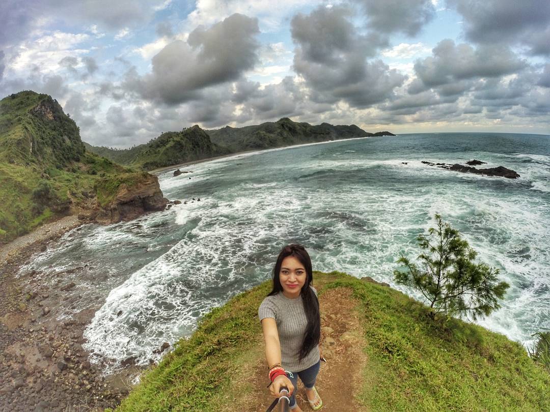 Tifani Maulidza Traveler Gemes Pecandu Ketinggian Pendaki Cantik