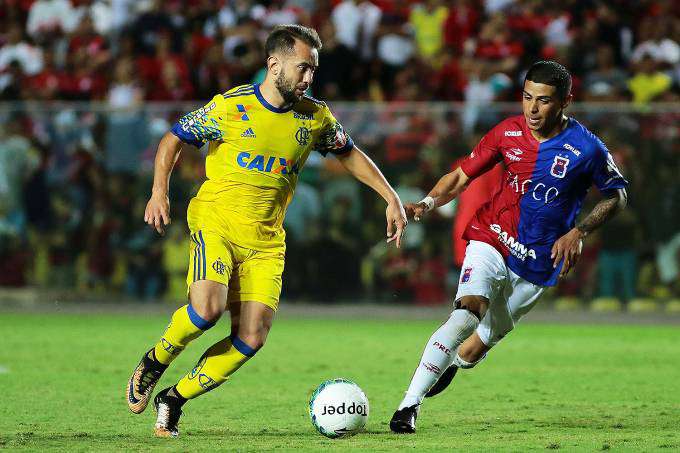 Everton Ribeiro lamenta eliminação e lembra: 'Não podemos parar'