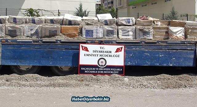 Diyarbakır’daki operasyonda 2 milyon 367 bin 925 TL kaçak sigara ele geçirildi DİYARBAKIR-Diyarbakır’da 9-14 Haziran’da yapılan 5 ayrı operasyonda piyasa değeri yaklaşık 2 milyon 367 bin 925 TL kaçak sigara ele geçirildi. Yapılan operasyonlarda 3 araca el konuldu.