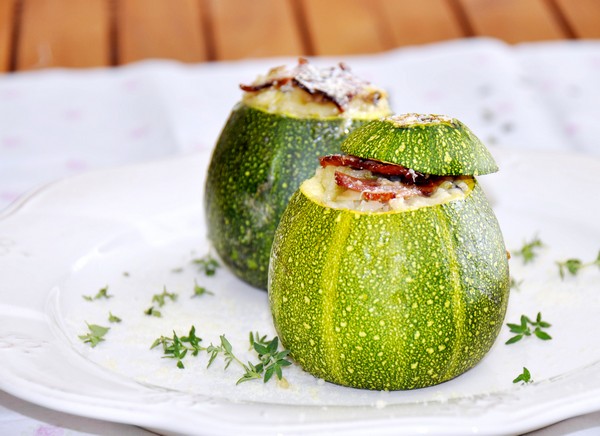 Stuffed courgette with vegetable risotto