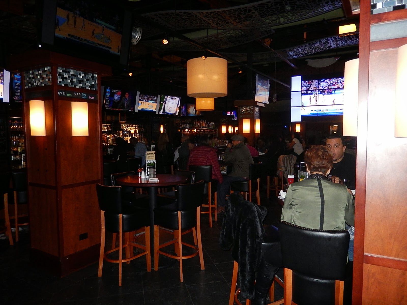 Save Pleasure Island Blog Club Report Bar Louie (Chicago)