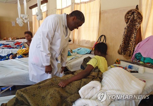 서울평화상에 여성 인권 돌본 민주콩고 의사 무퀘게    서울평화상에 여성 인권 돌본 민주콩고 의사 무퀘게.yonhapnews.co.kr Sélectionné comme le gagnant 13 prix Séoul Peace Denis a travaillé comme kwege libre République démocratique du Congo (République Démocratique du Congo) le directeur de l'hôpital de carton a pour soigner les patients. Non kwege Ledger a reçu le prix en reconnaissance de traiter les gens qui ont des dizaines de milliers de femmes qui ont été violées pendant la guerre civile en République démocratique du Congo et a appelé à des efforts pour la paix dans la communauté internationale. [Comité du prix Séoul Paix fourni continue]