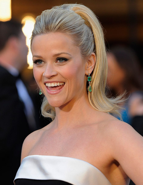 Reese Witherspoon How Do You Know Necklace. Reese Witherspoon#39;s hair.