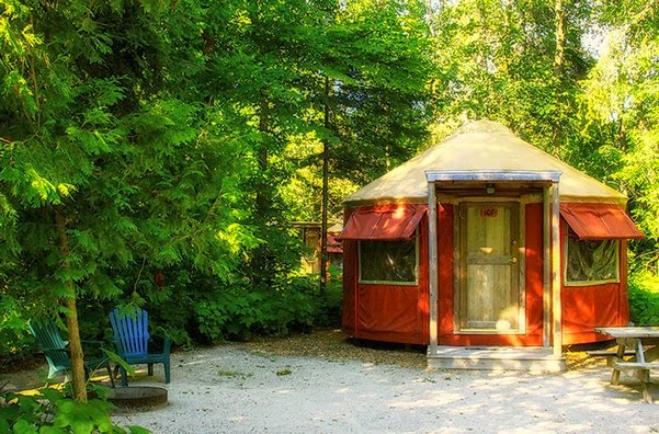 Original and lightweight structures for camping comfortably