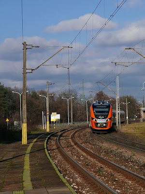 Małopolskie Impulsy EN63A-001 + EN63A-018 na przystanku Kielce Słowik